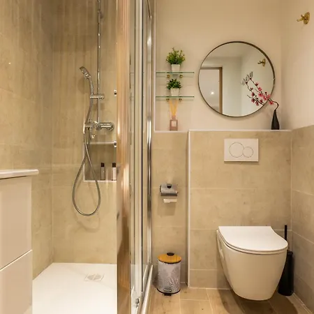 شقة Upscale 3-room 300m From The Beaches كان